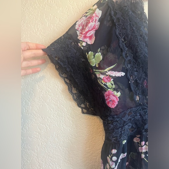 Twentyone Floral Blouse🌸 - Picture 2 of 6